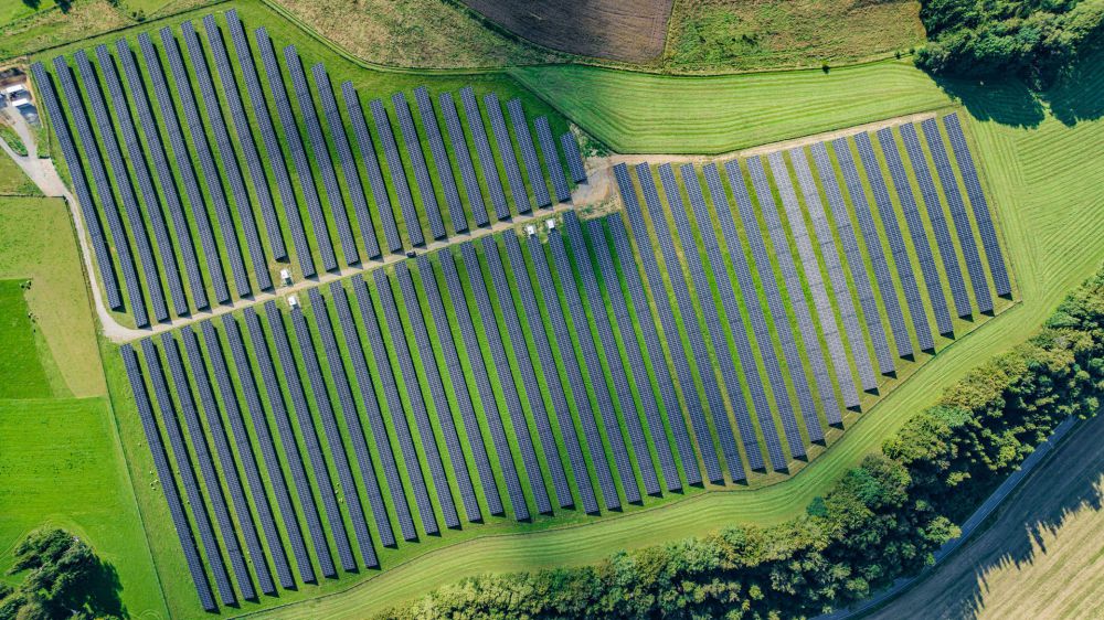 Freiflächen-Photovoltaik Luftaufnahme