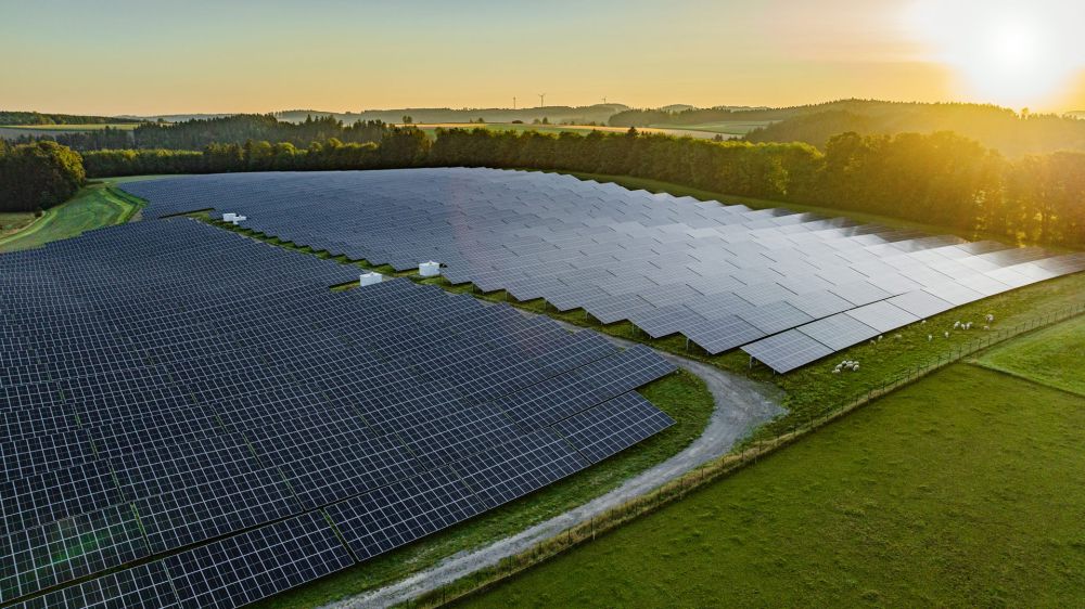 Freiflächen-Photovoltaik Luftaufnahme